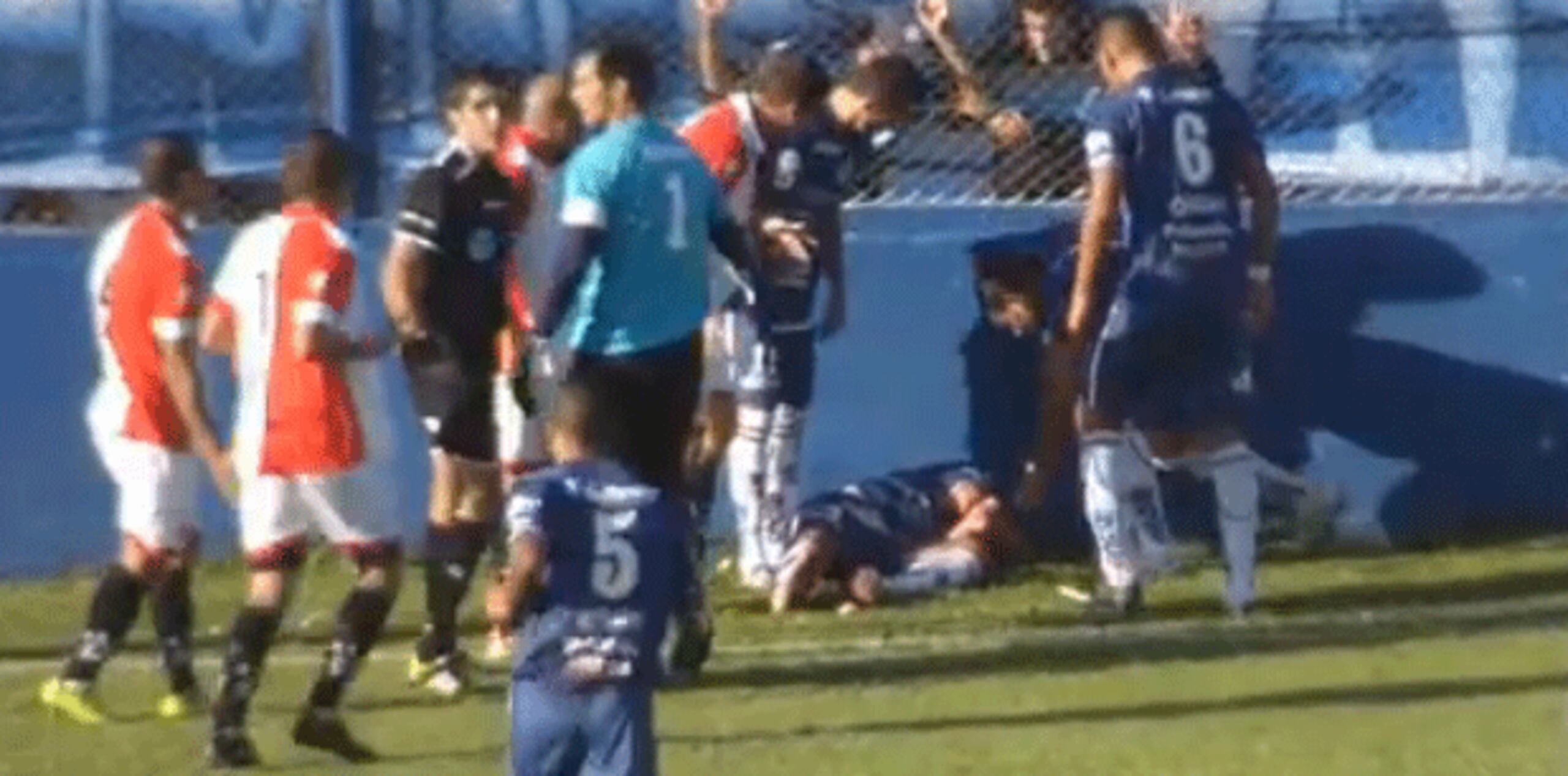 La Asociación Argentina de Fútbol (AFA) anunció que la medida rige para todas las categorías, tras la muerte de Emanuel Ortega, lateral derecho de San Marín de Burzaco. (YouTube)