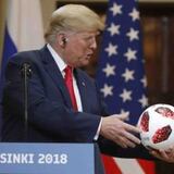 La bola que Putin le dio a Trump podría tener un microchip