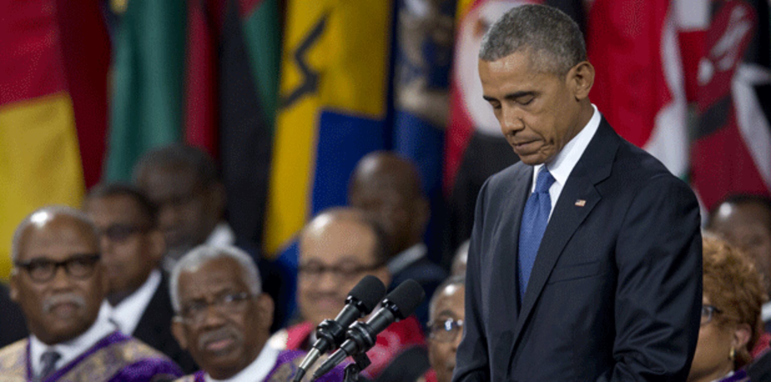 Miles de dolientes esperaron ansiosamente el discurso de Obama, que se dio al final de una semana de sentidas despedidas y sorprendentes acontecimientos políticos. (AP)