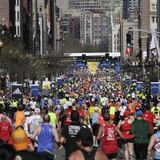 Cuatro corredores se visten de héroes en el Maratón de Boston