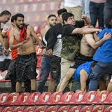 México suspende a cinco funcionarios tras pelea en estadio de fútbol 