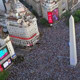 Wow! Argentinos convierten obelisco de Buenos Aires en mar de celebración