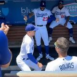 Kike Hernández perrea en el dugout de Los Dodgers