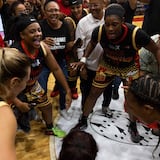 ¡Fiesta en Carolina! El baloncesto femenino tiene nuevas campeonas