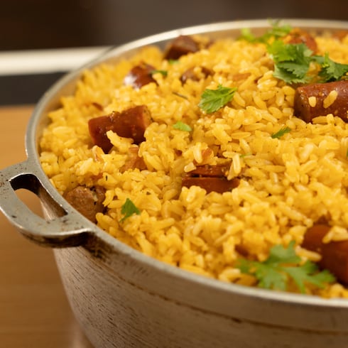 El secreto para hacer el mejor arroz con salchichas