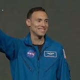 Celebración boricua: astronauta Marcos Berríos se gradúa de la NASA