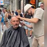 Yandel arrasa como barbero en famosa calle de España