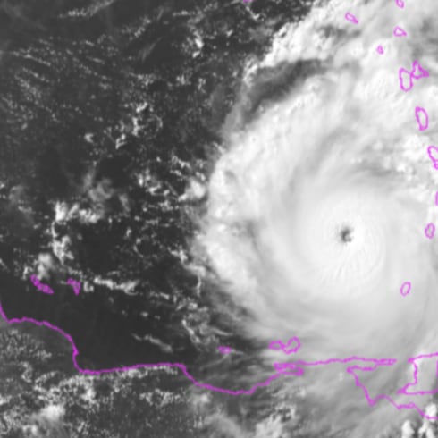 Imagen satelital capta terrible antes y después de la isla de Carriacou por huracán Beryl