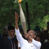 Momento viral: Snoop Dogg carga la antorcha olímpica