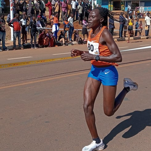 Indignación y lamento por feminicidio de atleta cuya pareja prendió en fuego