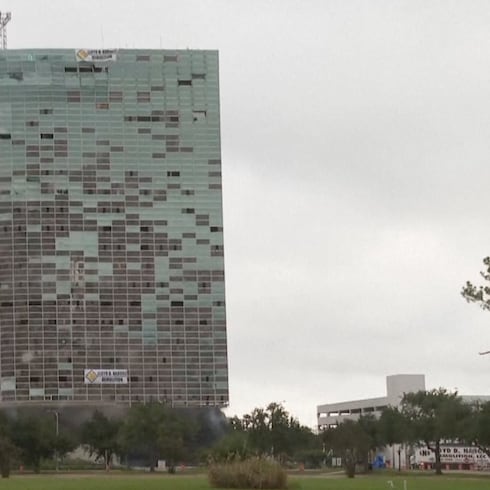 Así derribaron un edificio destruido por huracanes en Luisiana