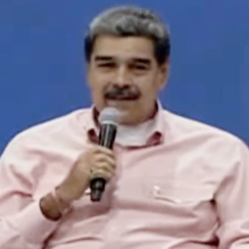 “Jálale las patas”: Maduro invoca a Maradona con extraña petición al “más allá”