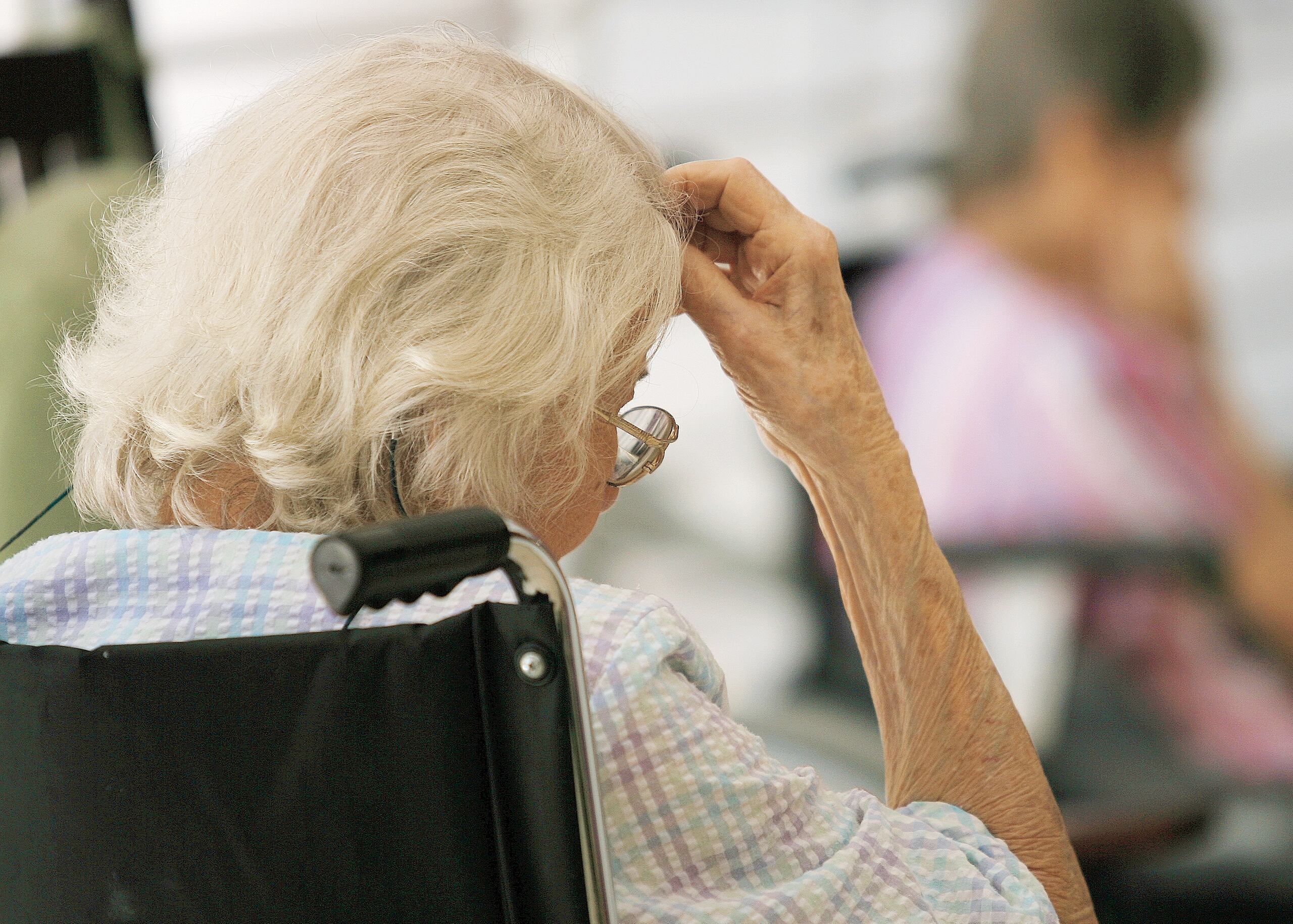 En el hogar, hay nueve personas contagiadas, incluyendo a cuatro envejecientes.