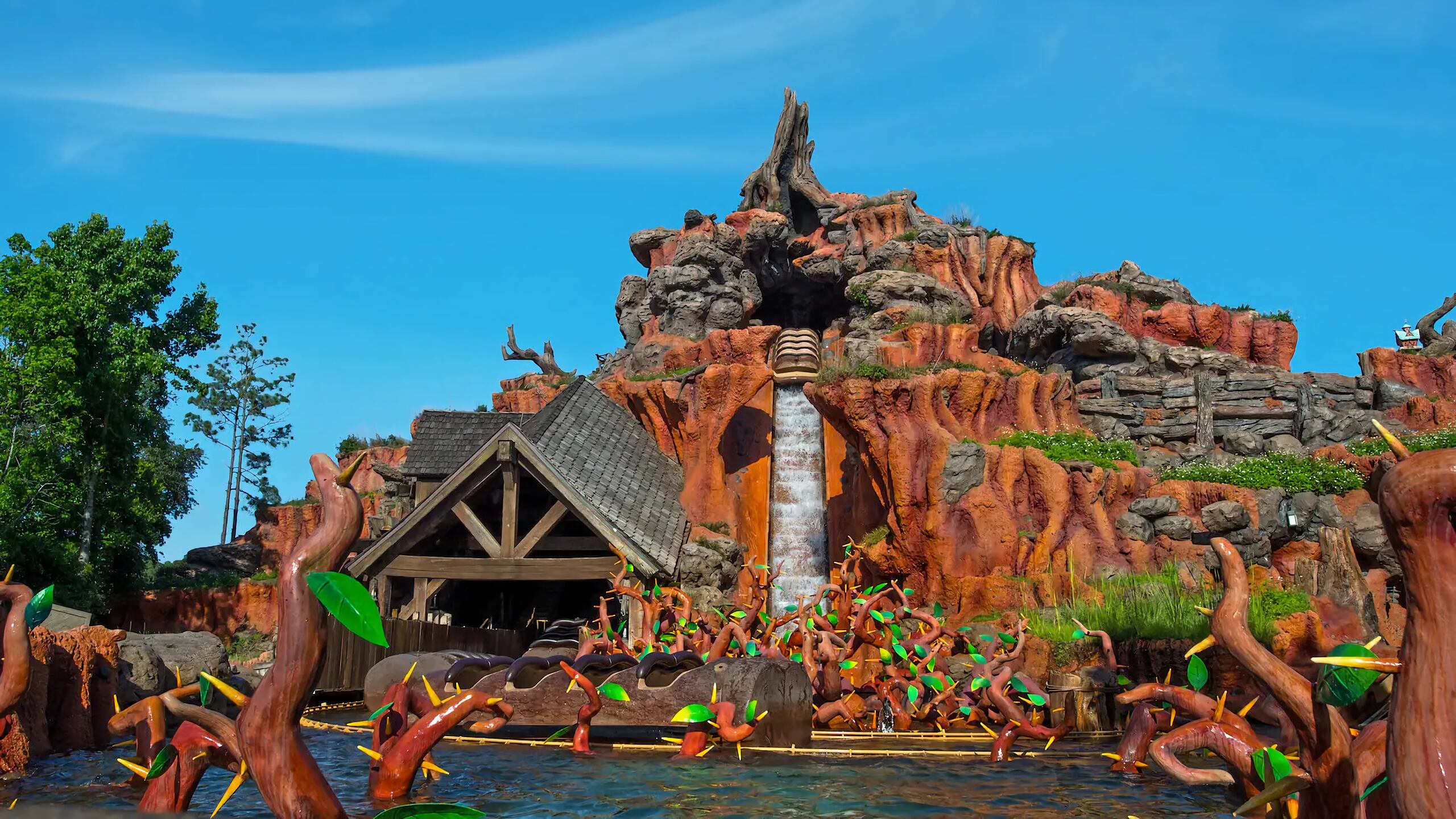 Splash Mountain, una atracción con 30 años de antigüedad y ubicada en el parque temático Magic Kingdom en Florida, entró bajo polémica en 2020 por las connotaciones racistas.