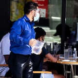 Restaurantes reclaman el fin de las restricciones por la pandemia del COVID-19