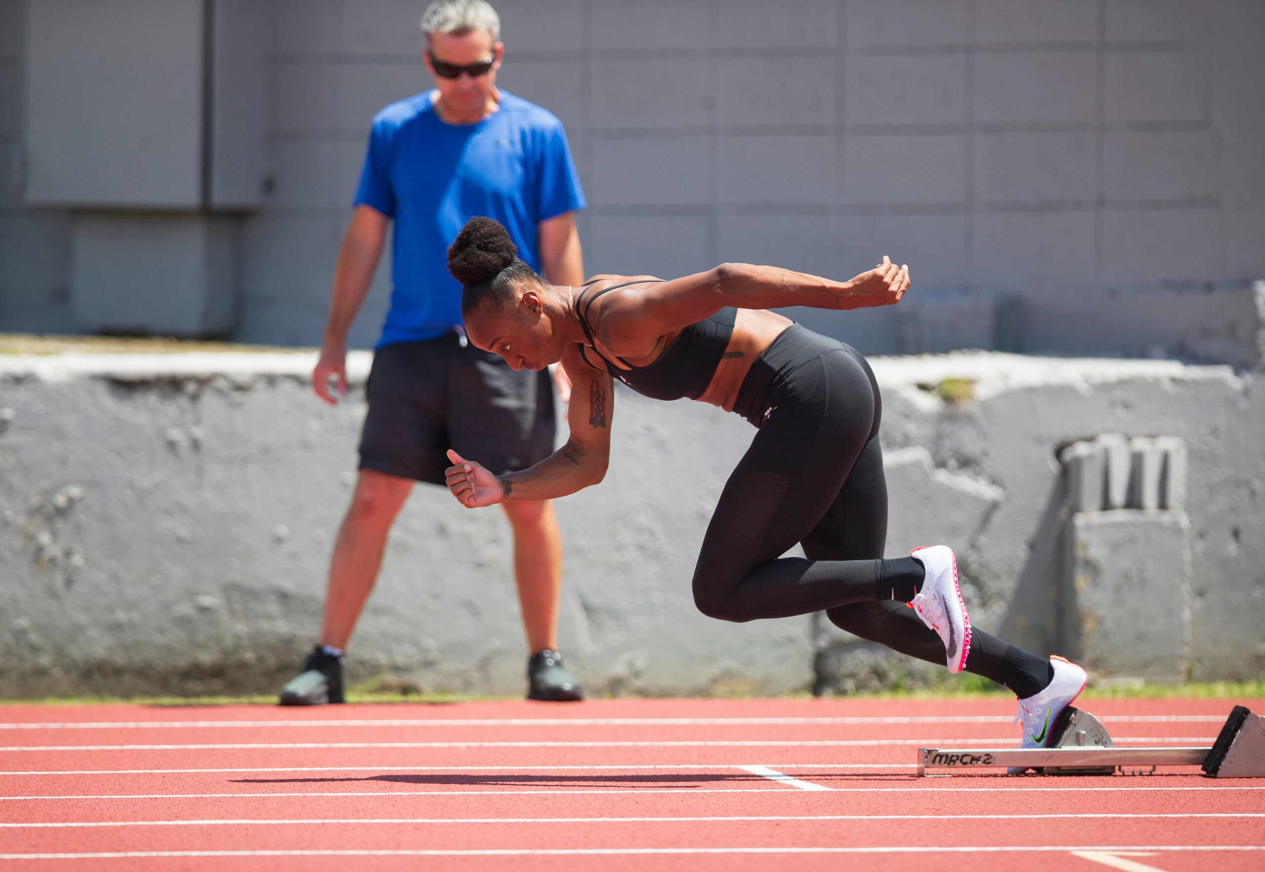 Jasmine Camacho Quinn y John Coghlan  estan trabajando en datalles técnicos previo al Campeonato Mundial.