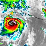 Huracán Bonnie se fortalece frente a costa mexicana