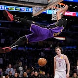 Anthony Davis conduce a los Lakers al triunfo