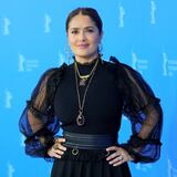 Salma Hayek luce cuerpazo en bikini para celebrar sus 56