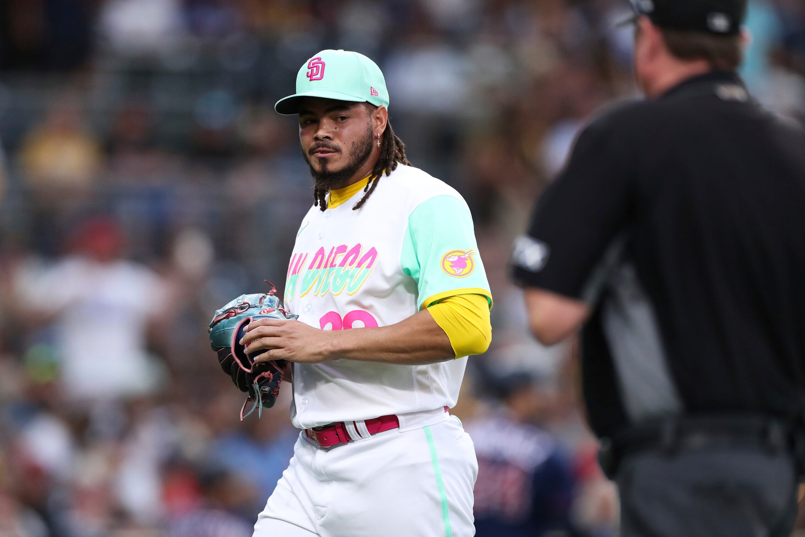 El lanzador Dinelson Lamet fue candidato al Cy Young en la campaña del 2020, pero recientemente ha tenido una mala actuación al parecer provocada por las lesiones.