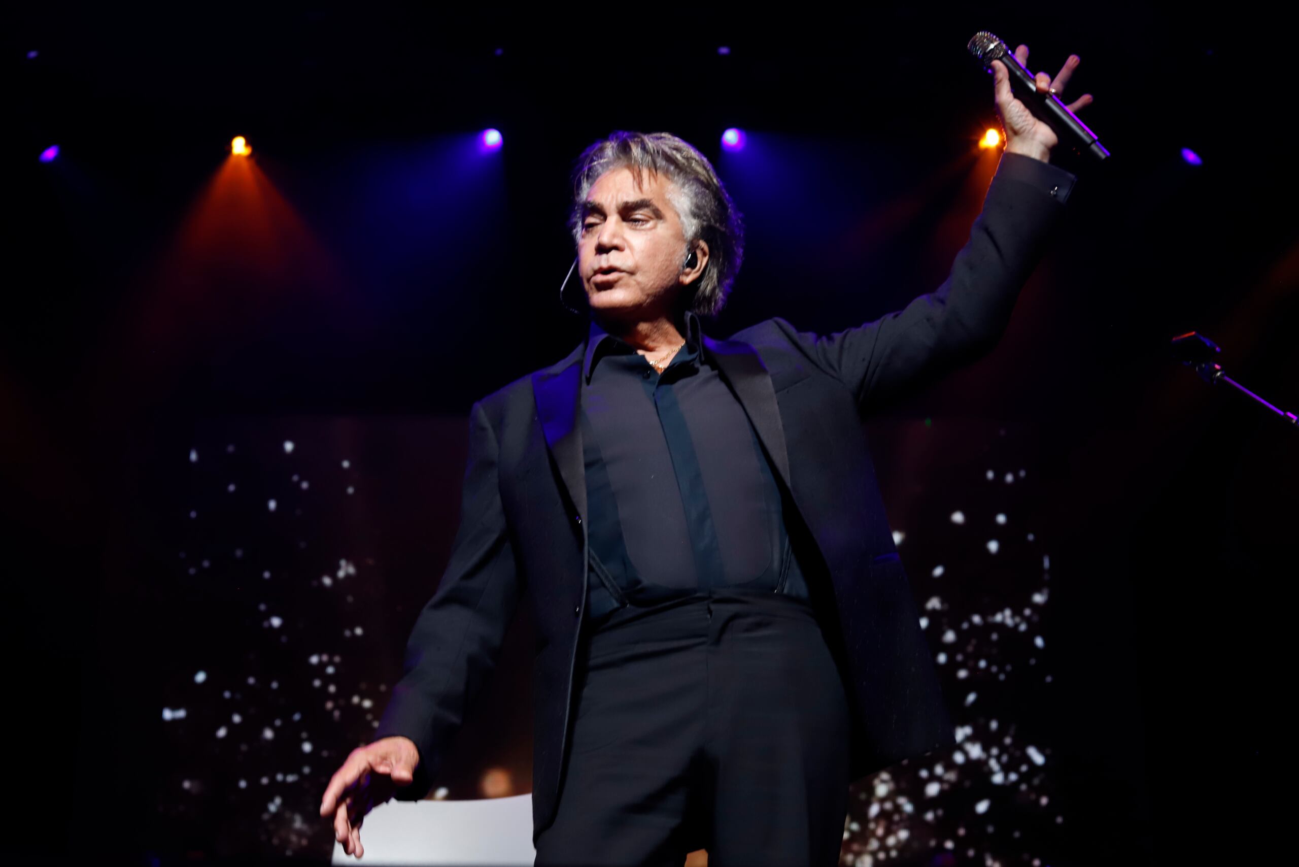 El cantante venezolano José Luis Rodríguez “El Puma”, en su presentación del 22 de agosto, en el Coliseo José Miguel Agrelot.