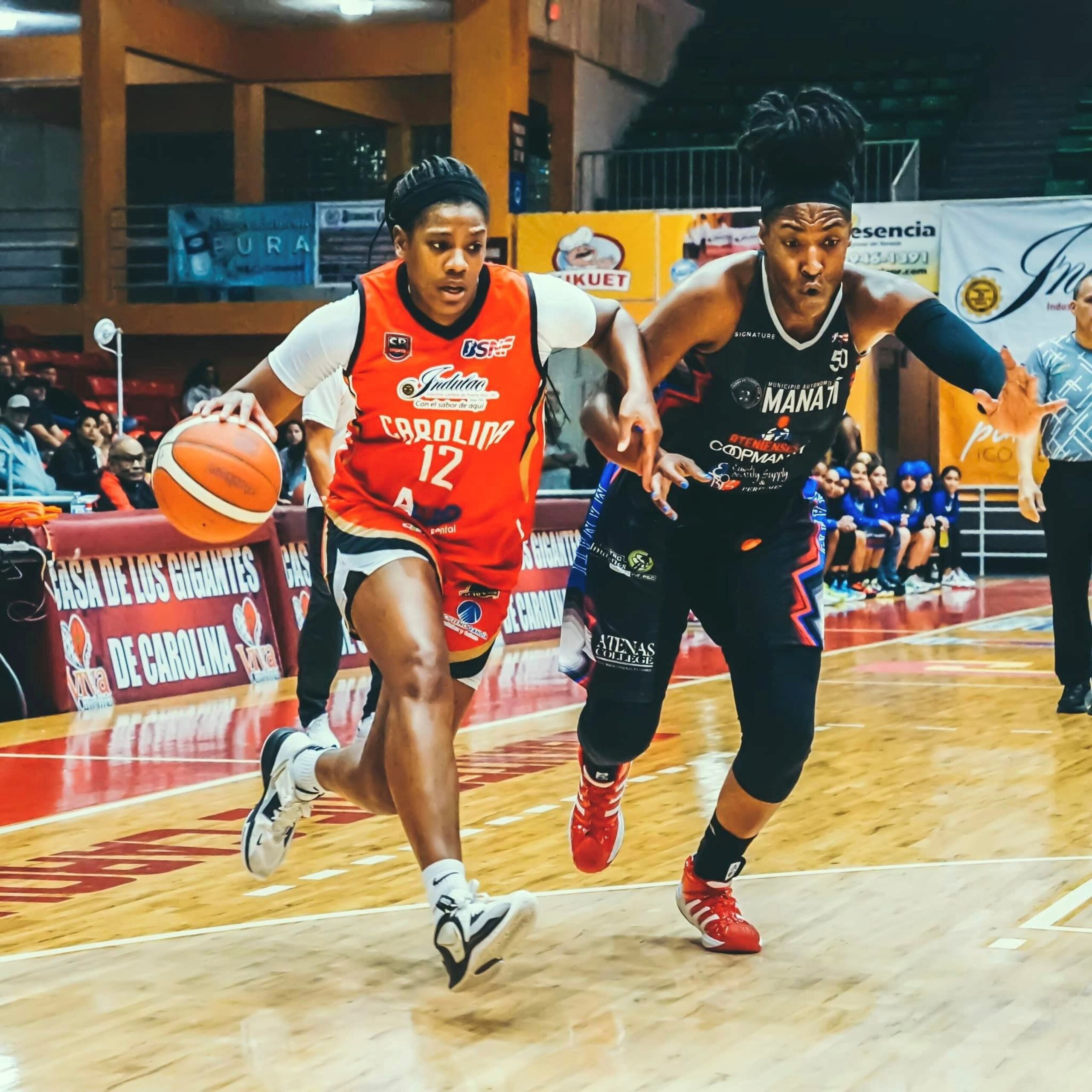 La importada de Teanna Muldrow (12), de las Gigantes de Carolina, fue clave en la victoria de su equipo el miércoles en la serie final ante las Explosivas de Moca.