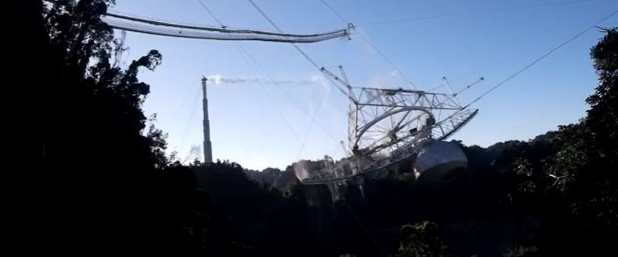 Colapso del radiotelescopio del Observatorio de Arecibo.