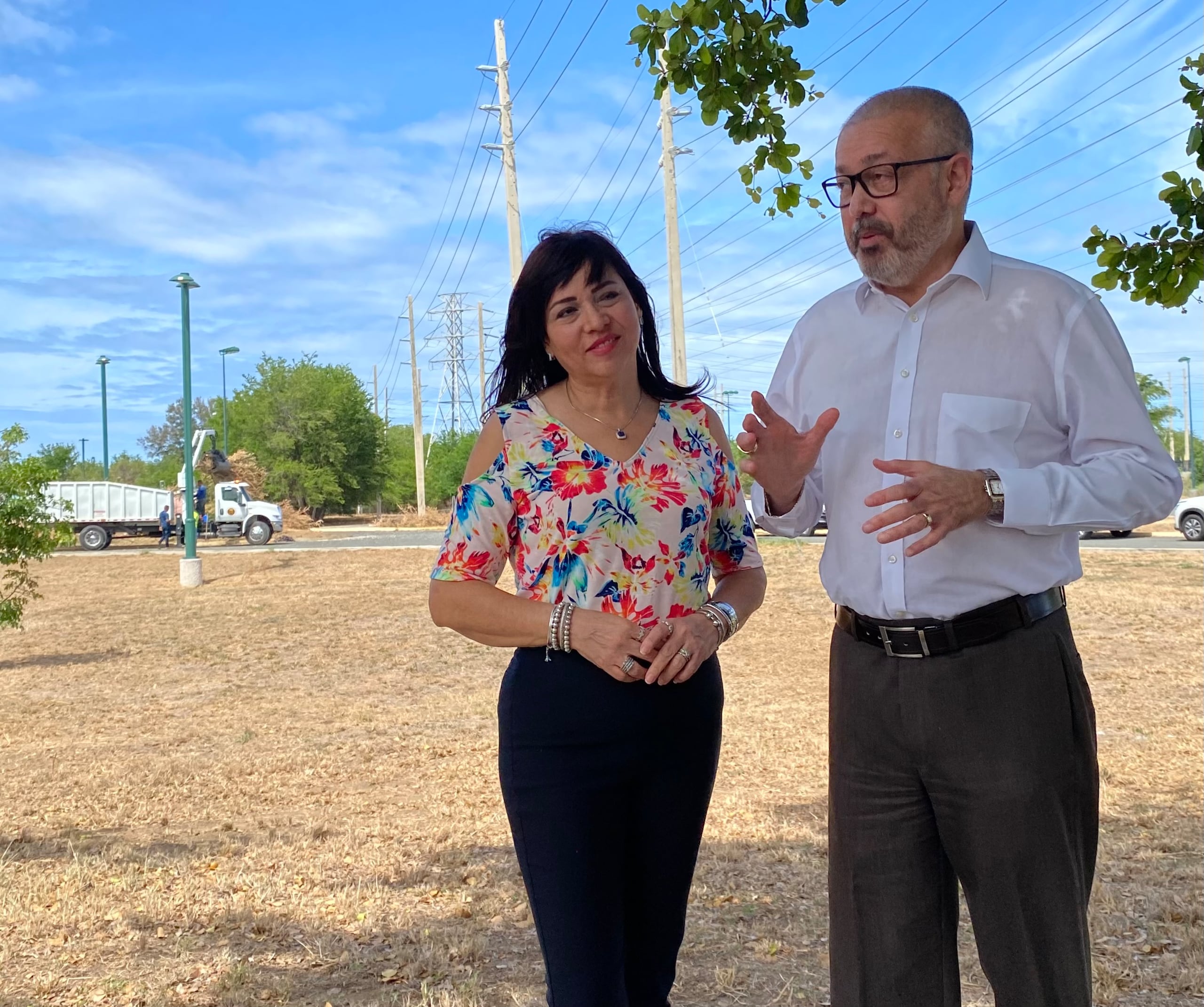 La primera dama de Ponce, la doctora Miyady Velázquez, junto al alcalde del municipio, Luis Irizarry Pabón.