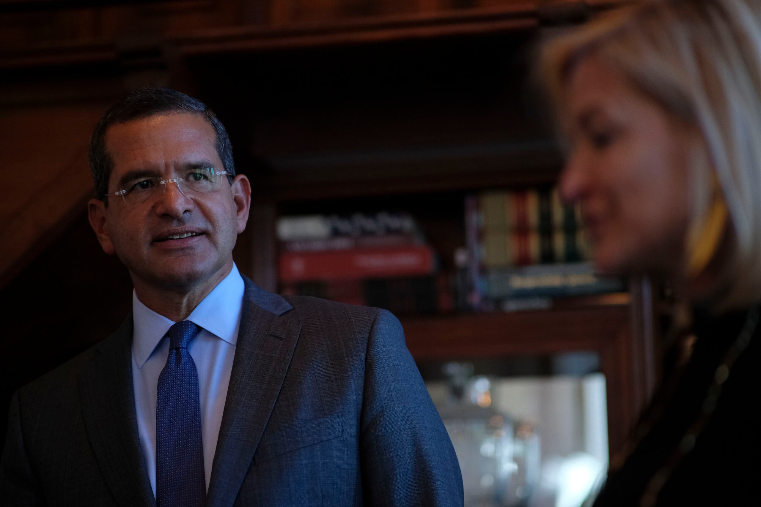 El gobernador Pedro Pierluisi y su hermana Caridad Pierluisi.