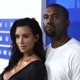 Kanye West intenta recuperar el amor de Kim Kardashian con una guagua llena de rosas