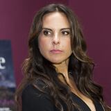 Kate del Castillo duerme “con una pistola”