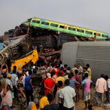 Atribuyen a fallo de señalización el accidente de trenes en India