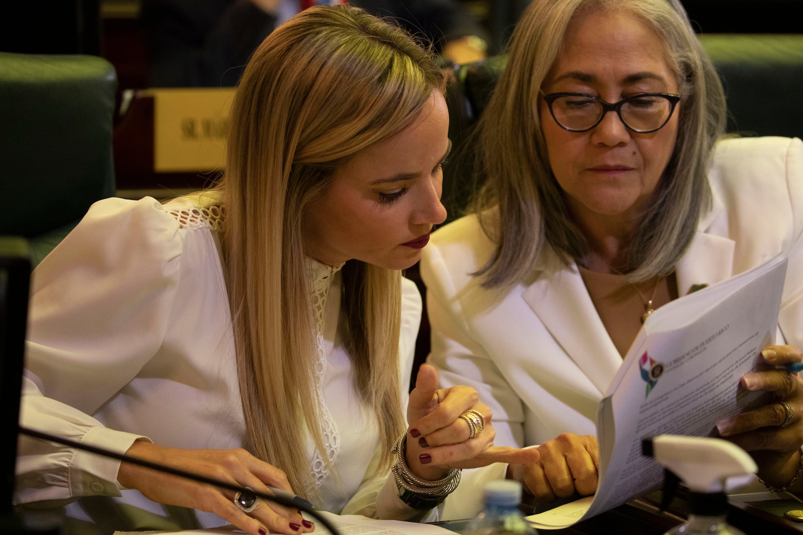 La senadora Rodríguez Veve hizo el anuncio en compañía de la representante Burgos Muñiz.