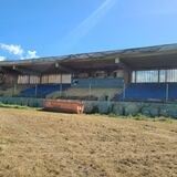 Ciudadanos se enrollan las mangas y limpian el estadio Rodríguez Olmo en Arecibo