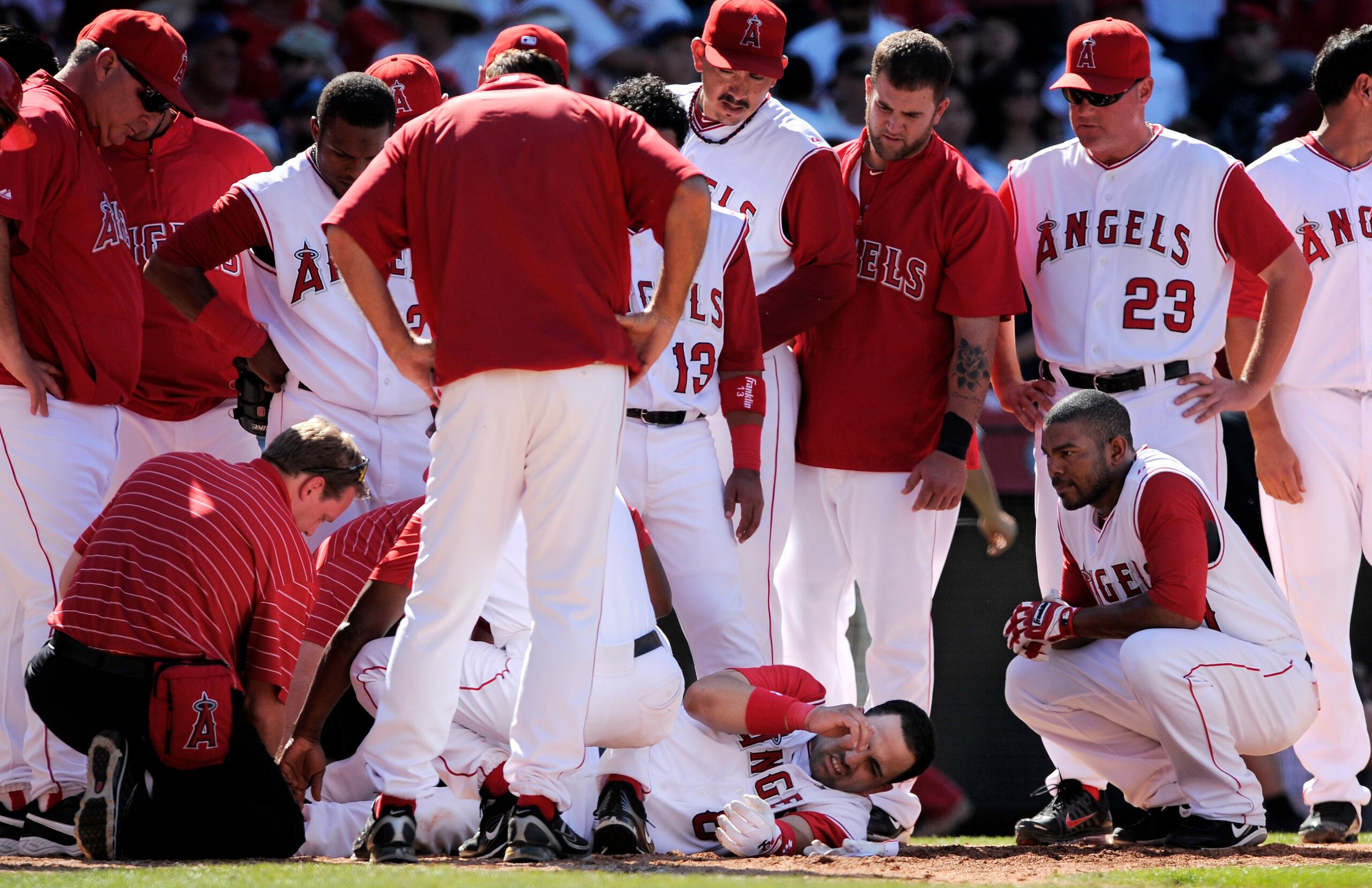 En el 2010, Kendry Morales se fracturó tobillo cuando saltó antes de pisar homeplate tras conectar un grand slam decisivo en la parte baja de la décima entrada.