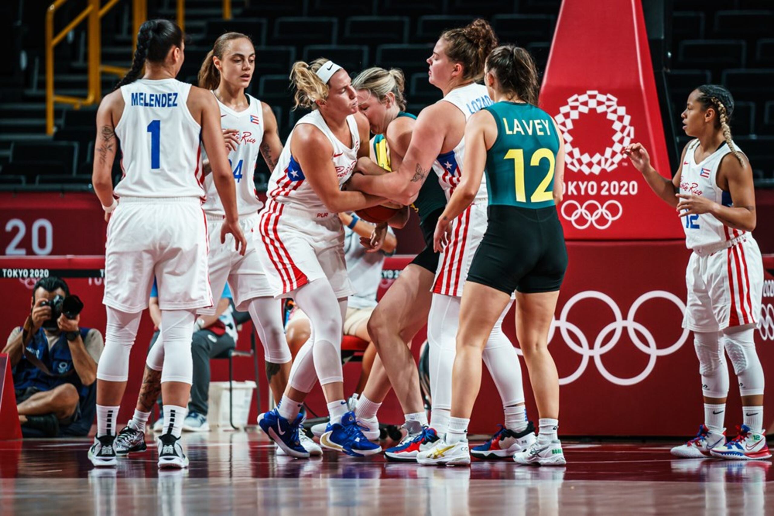 Puerto Rico luchó de tú a tú contra Australia en la primera mitad.