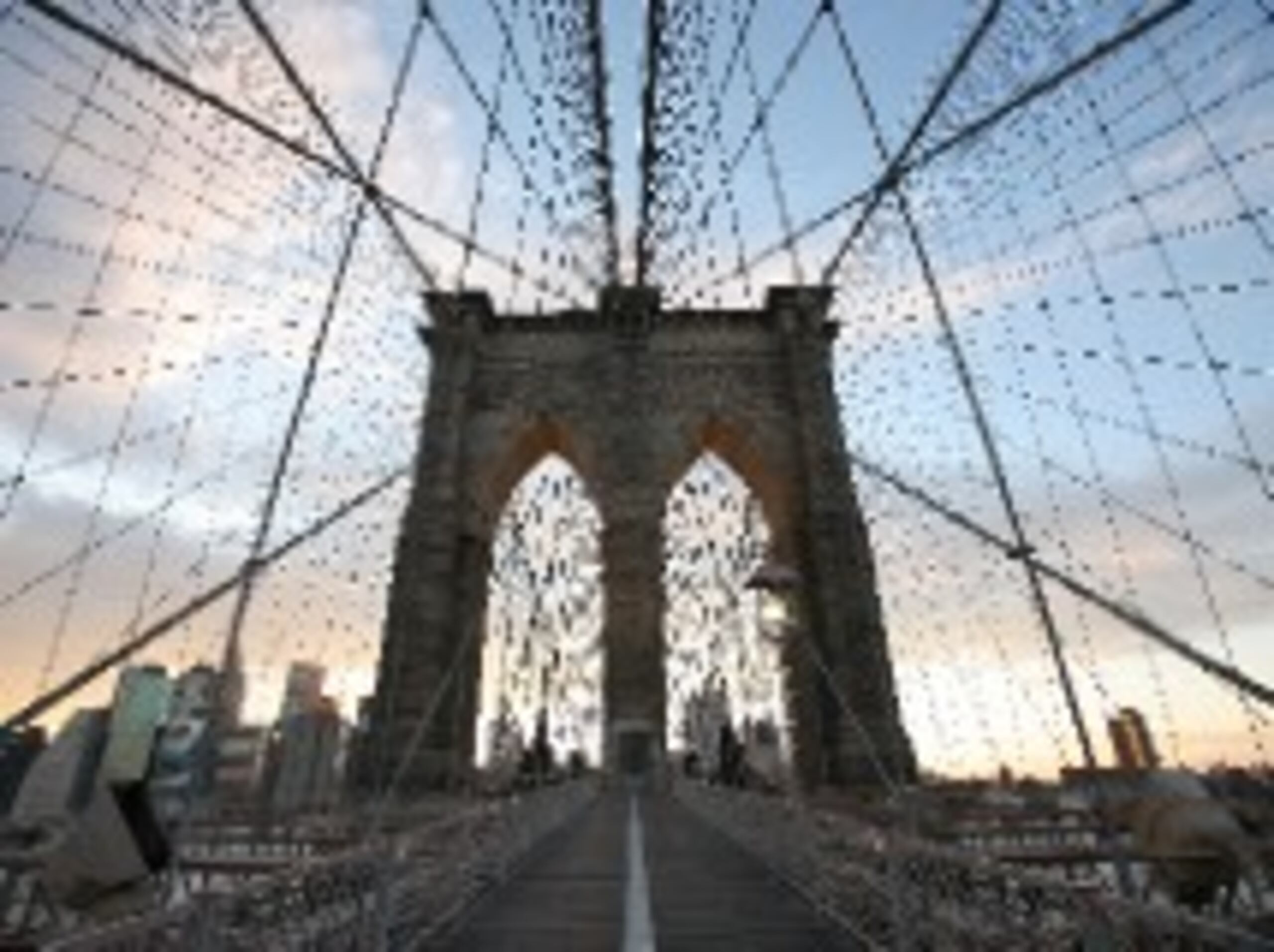 El puente de Brooklyn, que conecta ese distrito con Manhattan, se completó en 1883 y es uno de los más antiguos de su estilo construidos en Estados Unidos. (Suministrada)