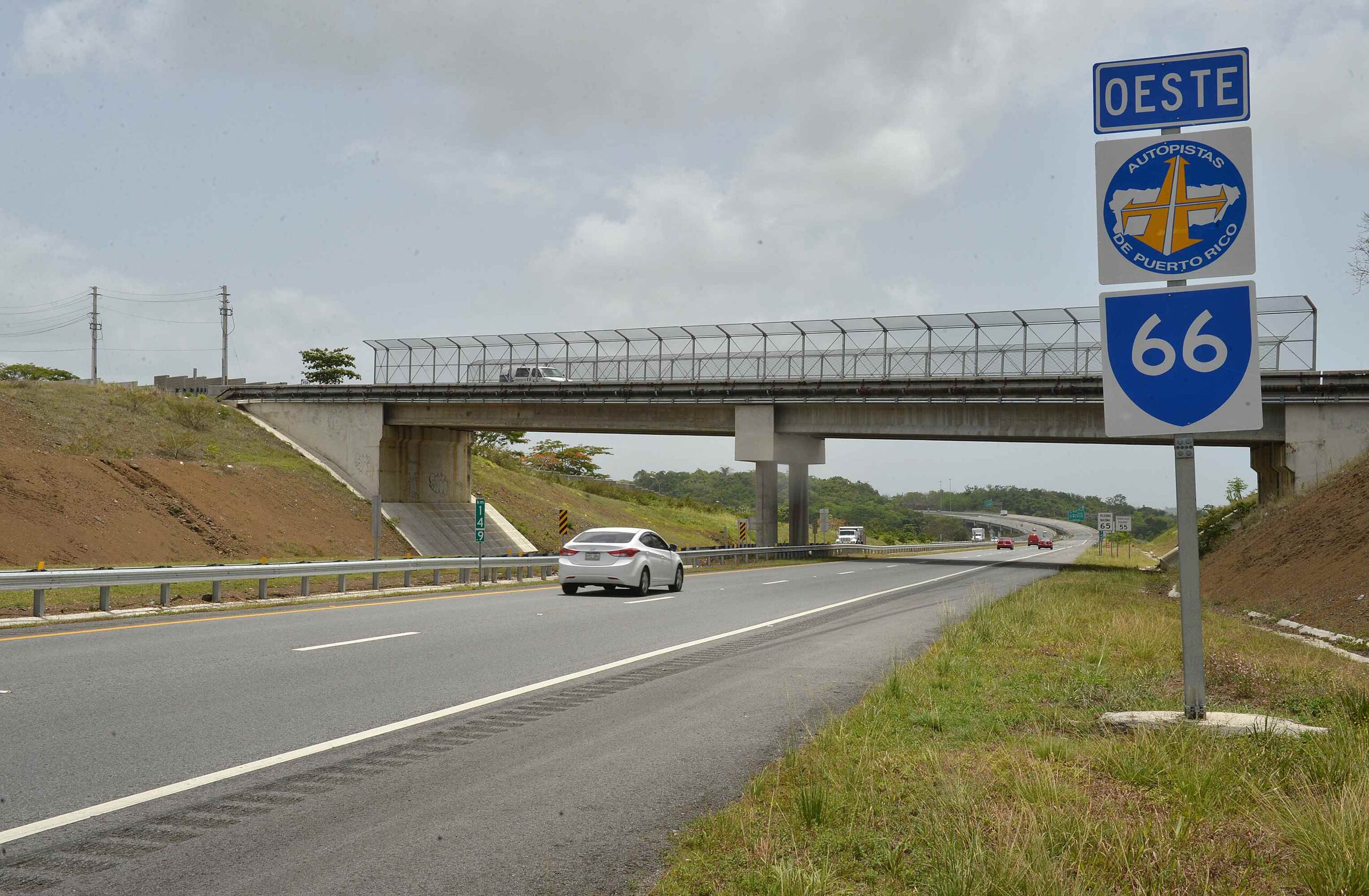 Una mujer amenazó con lanzarse al vacío en un puente de la Ruta 66. (Archivo / GFR Media)