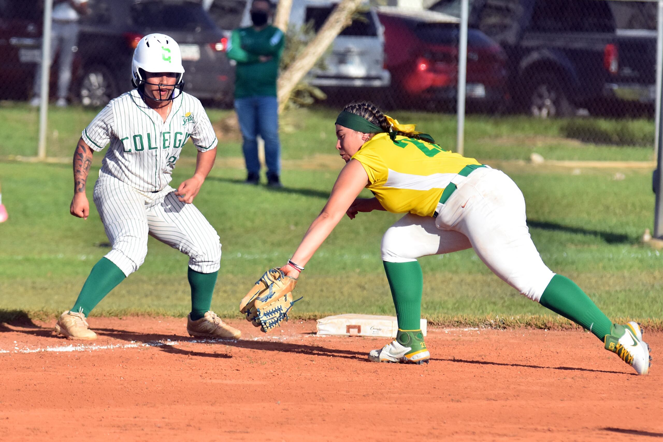 Las Juanas del UPR en Mayagüez y las Tigresas de la Interamericana clasificaron a las semifinales del sóftbol femenino de la LAI.