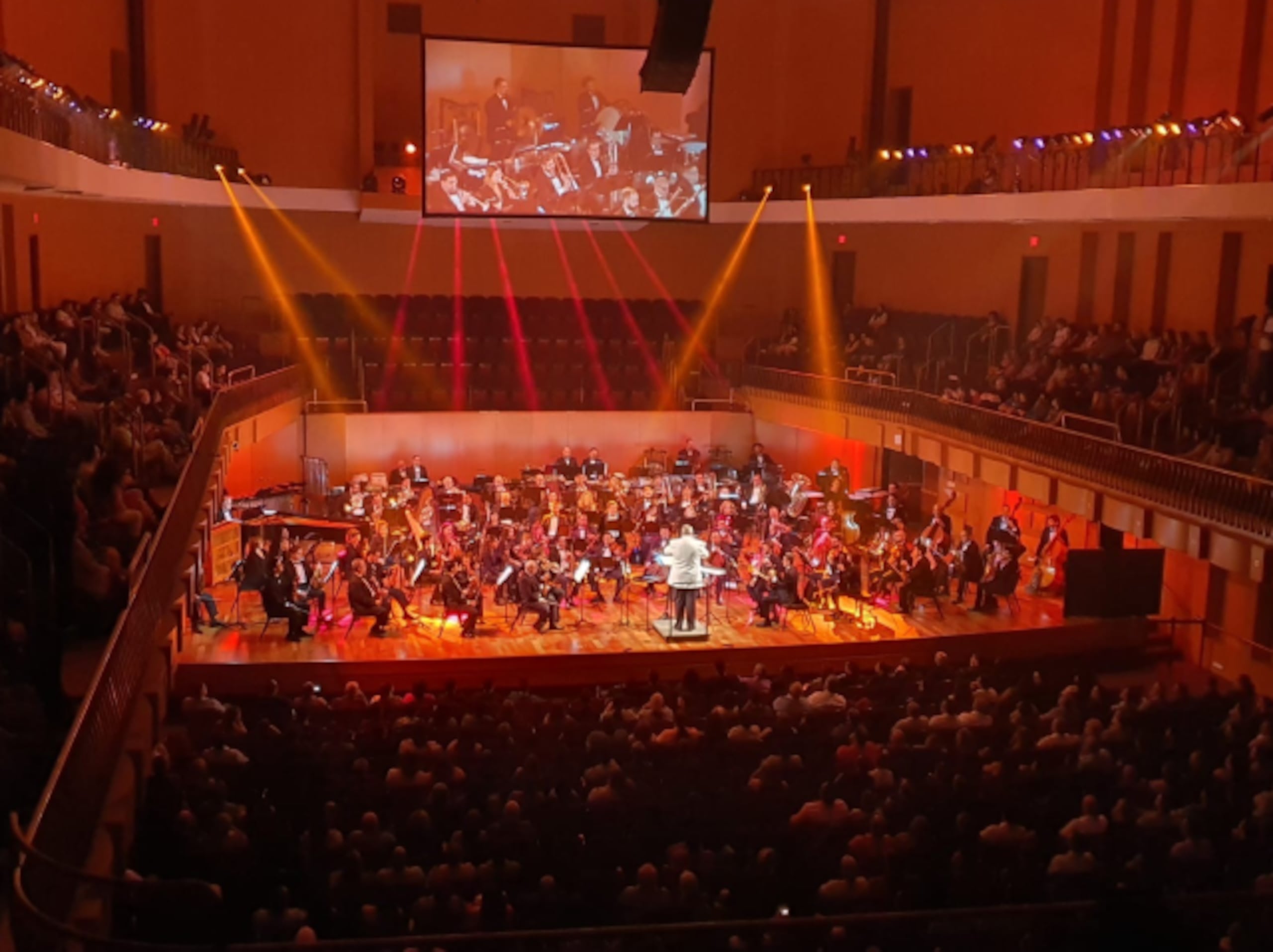 Durante la temporada también se realizarán conciertos para conmemorar fechas especiales como el 11 de septiembre, Día de los Veteranos, Halloween, Navidad y Día de Reyes. A su vez, el público podrá disfrutar de música popular y de la banda sonora de sus películas favoritas.