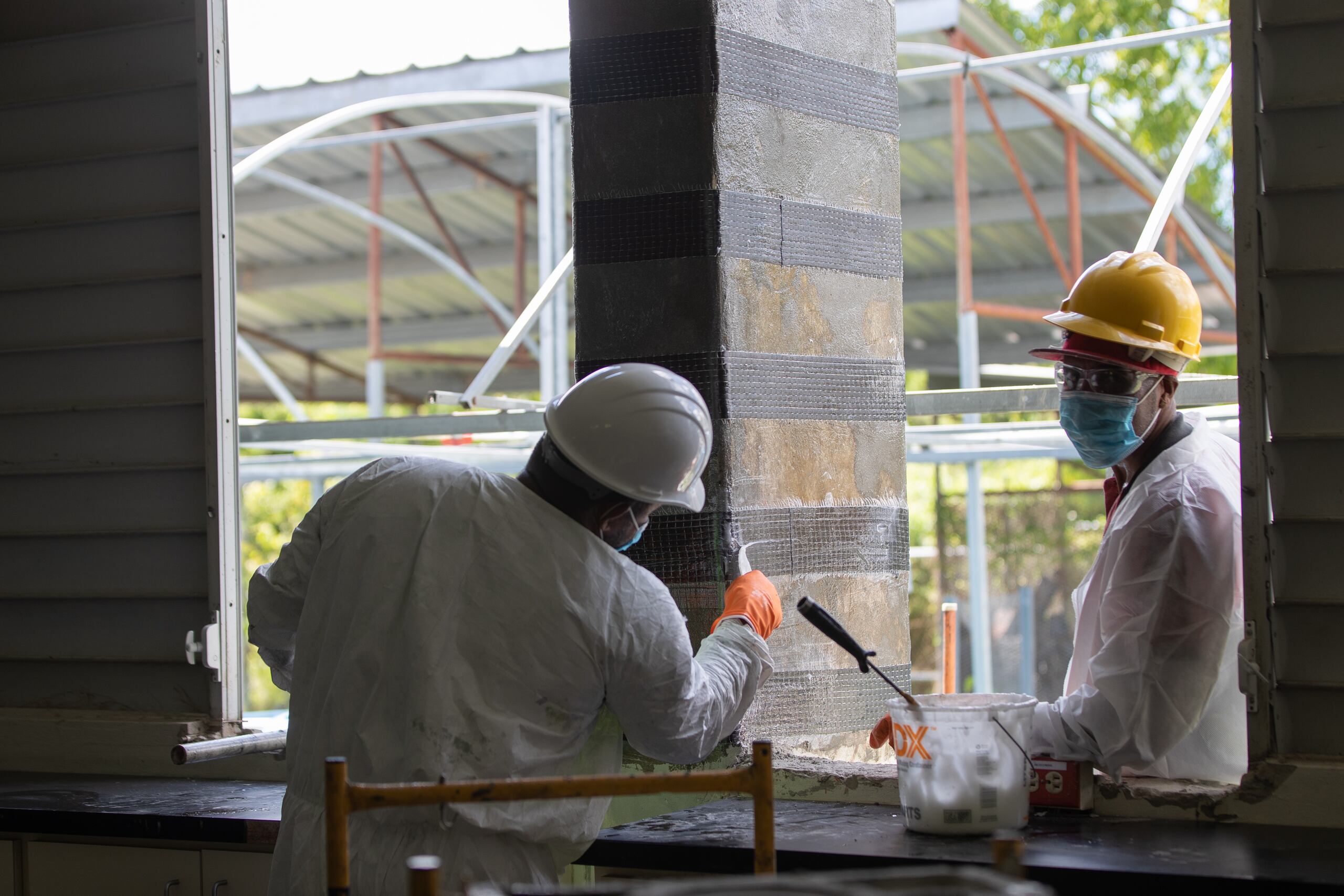 El director de Infraestructura y Reconstrucción del DE, Enrique Questell Pereira, sostuvo que la agencia llevará a cabo los proyectos de reconstrucción por fases, sin paralizar las labores escolares.