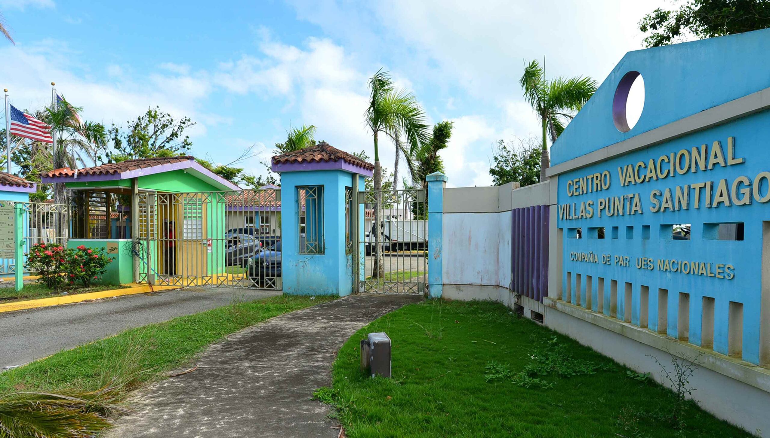 El centro vacacional y balneario Punta Santiago está bajo la tutela de la Compañía de Parques Nacionales.