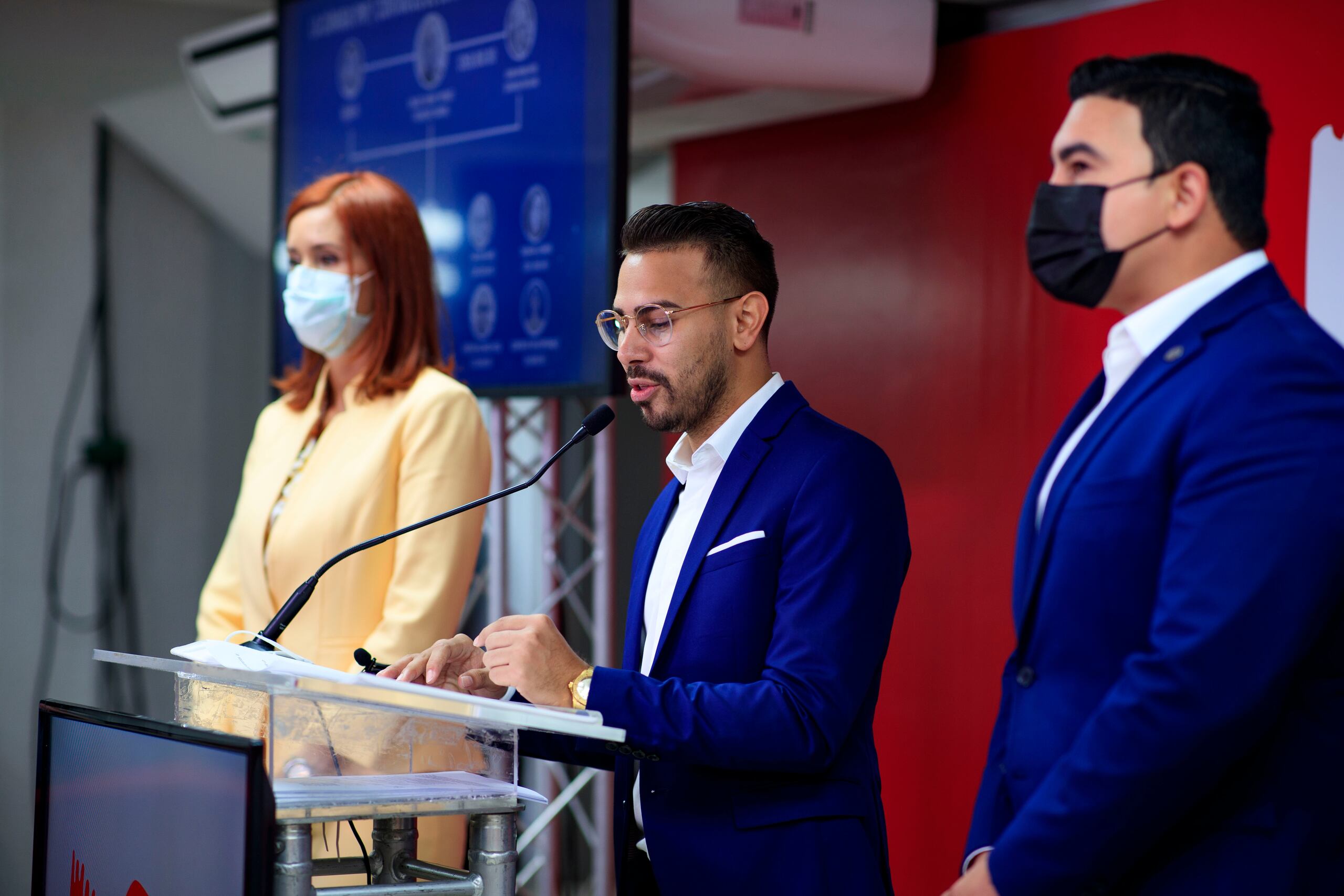 El trío aseguró además que, de ser favorecidos en las elecciones, en sus oficinas no estarían dando patrocinio o “premios de consolación” a candidatos de su partido derrotados y rechazados en las urnas por el pueblo.