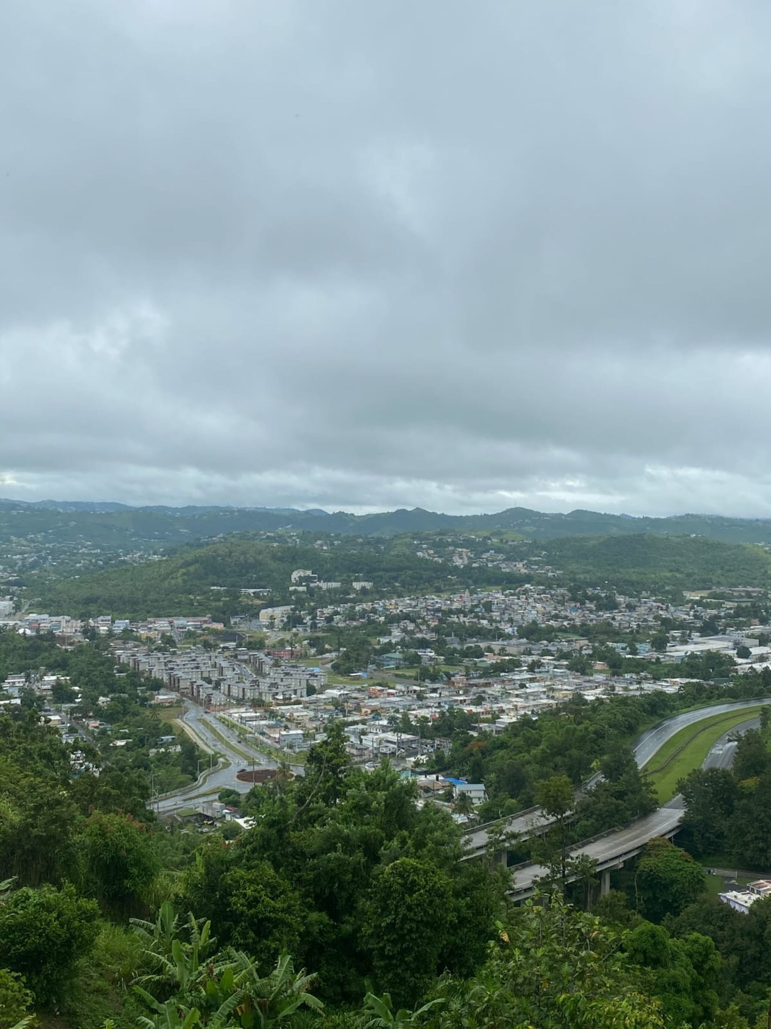 El alcalde de Cayey, Rolando Ortiz, suministró esta fotografía para demostrar que su ciudad se vía "más bella que nunca".