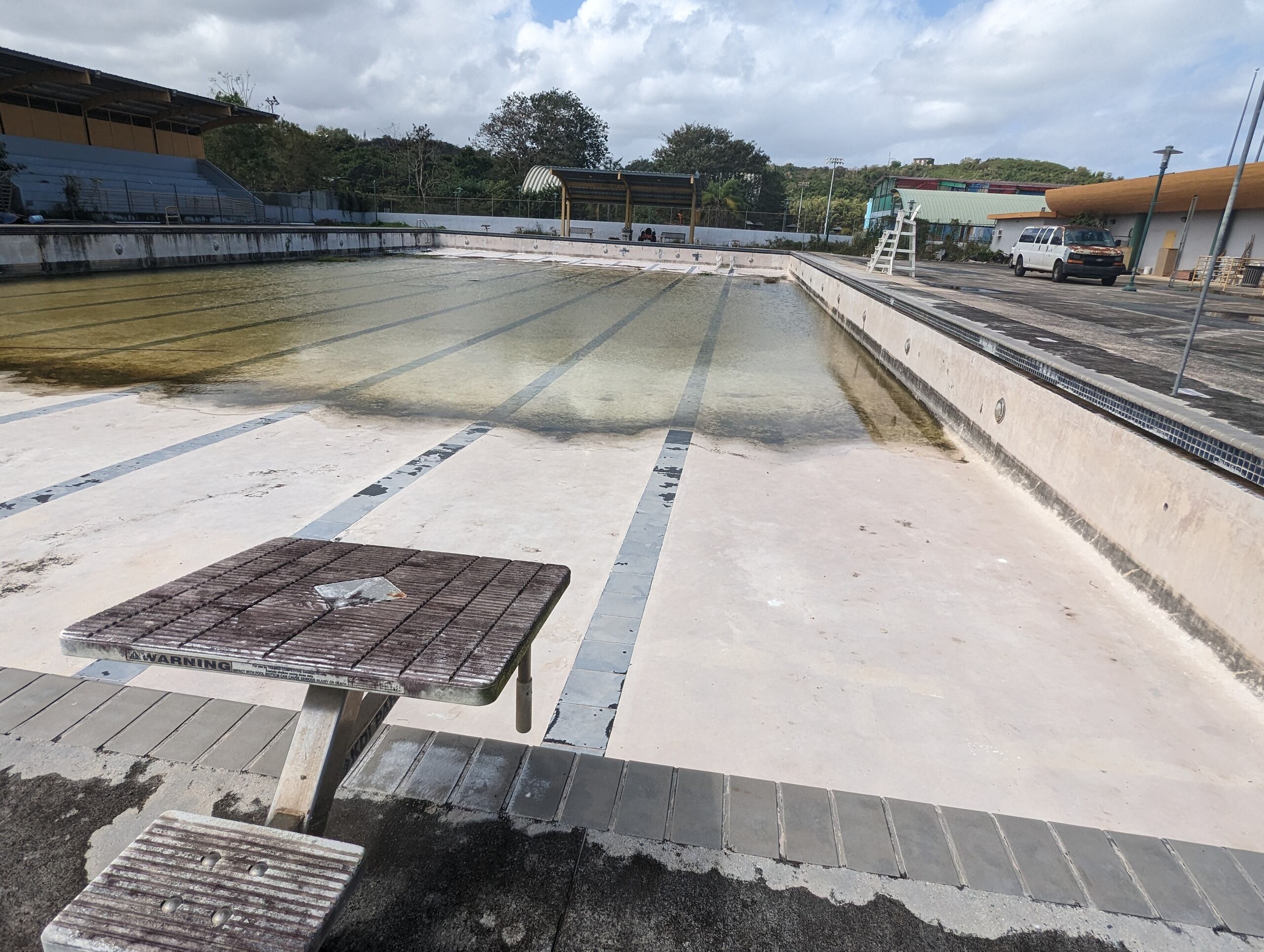 La piscina está cerrada desde el paso del huracán María en el 2017.