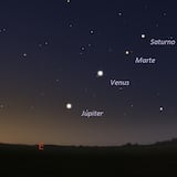 Se alinean cuatro planetas en el amanecer