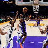 Lakers remontan para frenar racha de Grizzlies