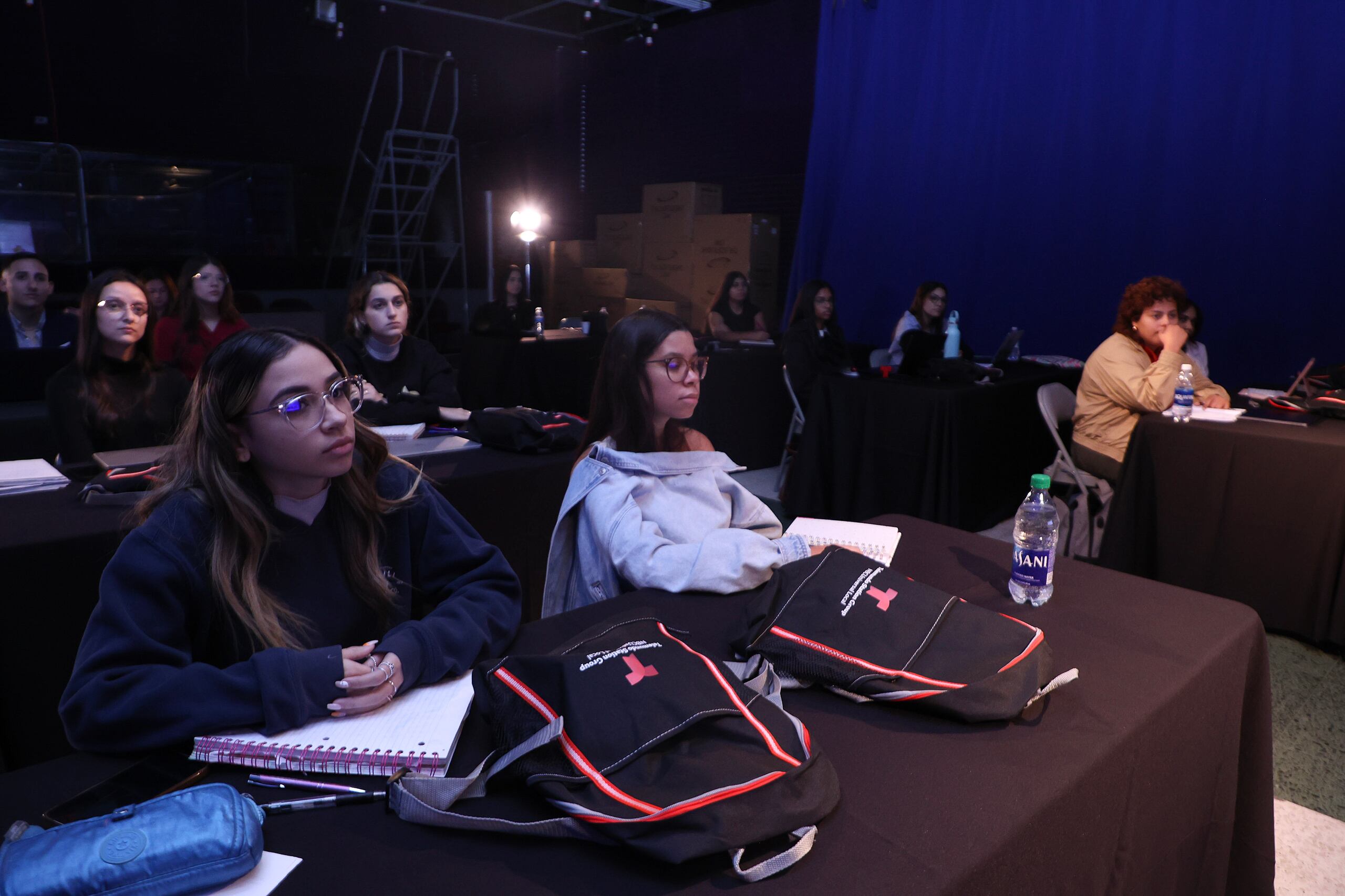 Telemundo Local Academy busca preparar a la nueva generación de comunicadores para insertarse al competitivo mundo laboral desde una perspectiva real dentro del campo.