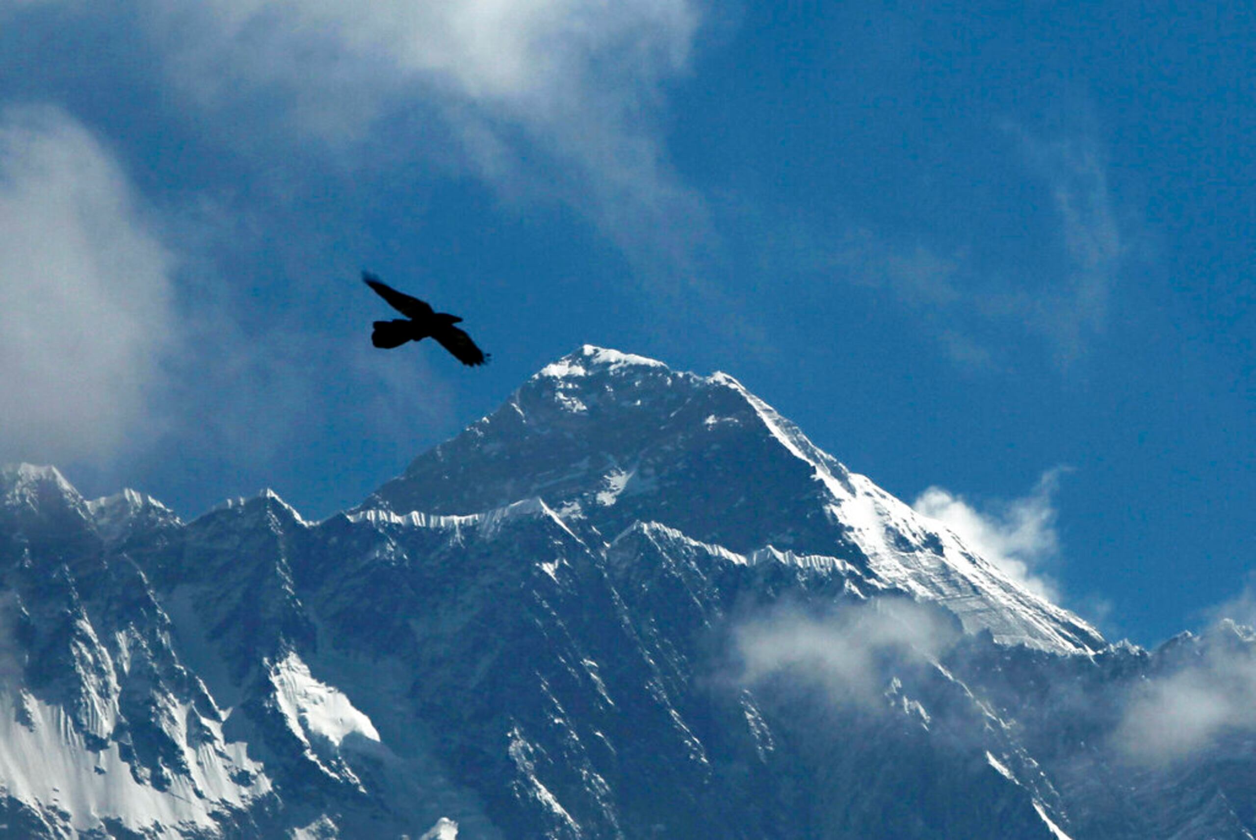 La primera medición del Everest fue de un equipo británico en torno a 1856.