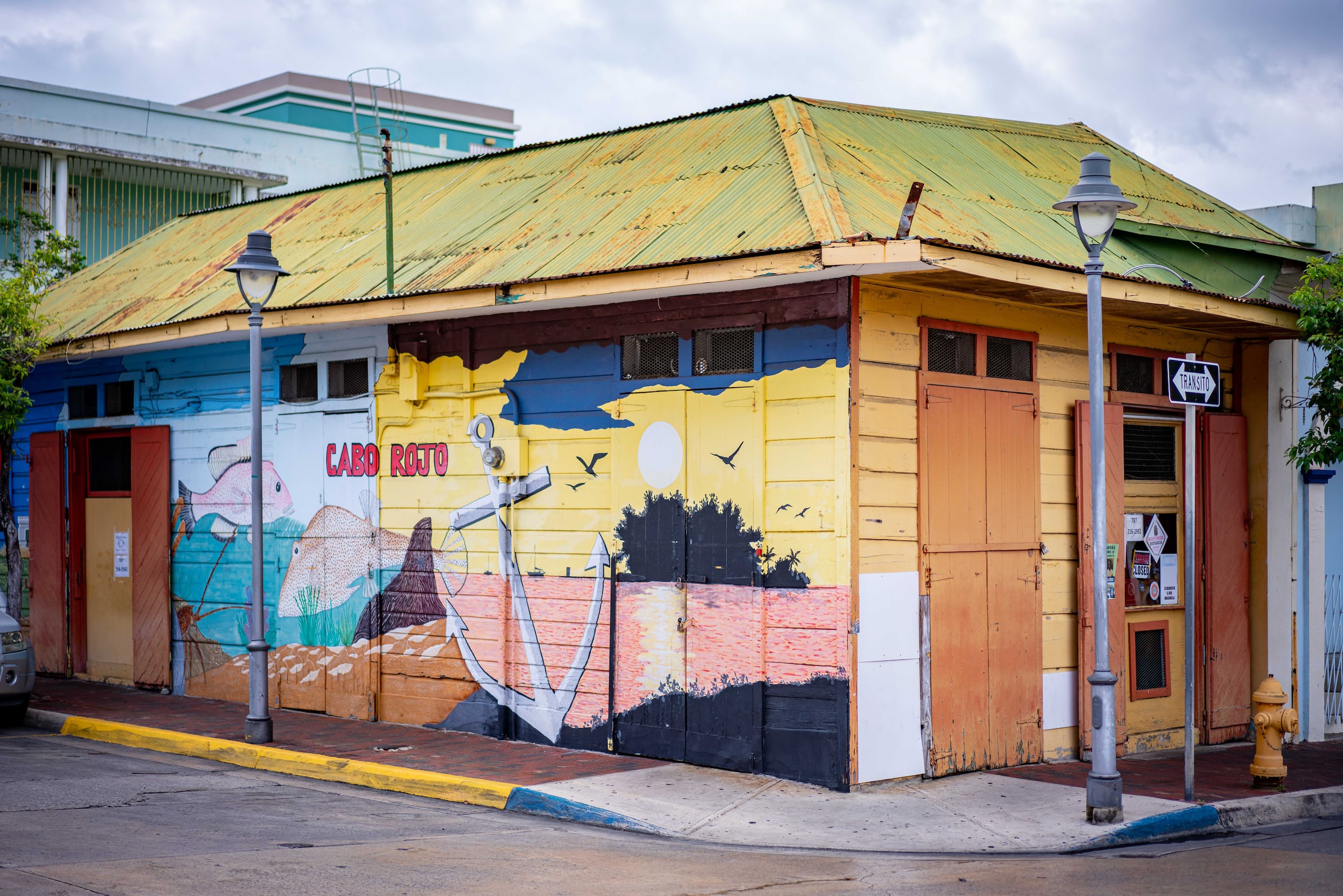 La cafetería está en la  calle Muñoz Rivera, esquina Betances.